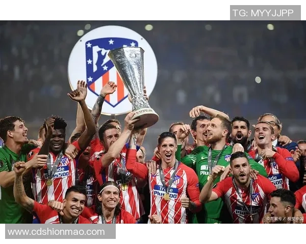 里昂大胜热刺五球狂潮友谊赛惊喜瞬间引发全场欢呼