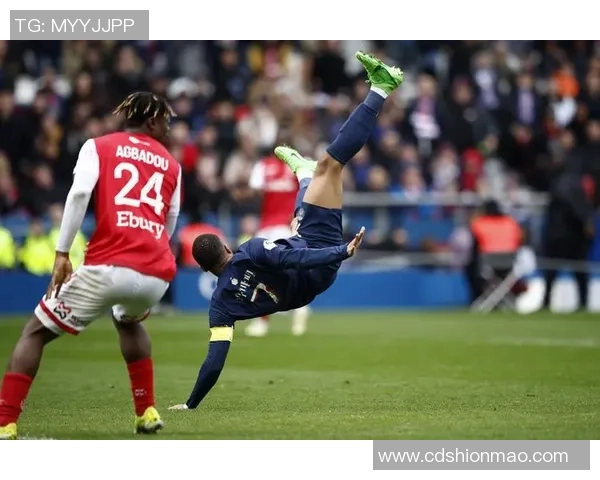 中超激战巴黎圣日耳曼6比2逆袭皇马神奇扑救引发全场狂欢点评