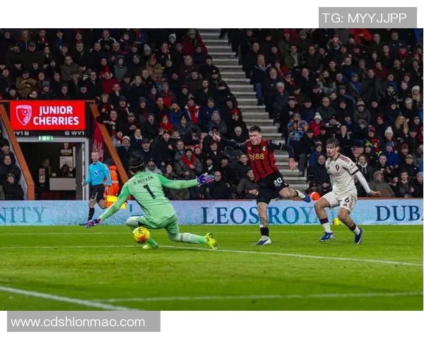 英超焦点战利物浦与曼联激战成平转会传闻引发热议