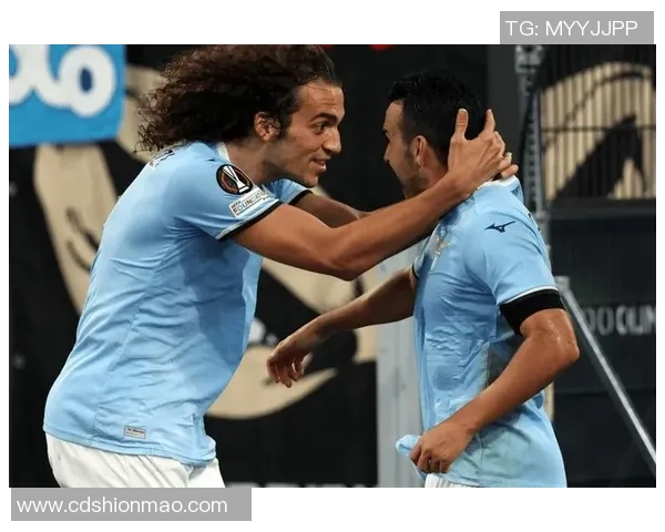 欧联杯曼联大胜多特蒙德补时绝杀引发全场狂欢与转会传闻热议