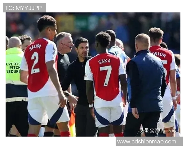 足总杯惊心动魄皇马逆转阿森纳补时绝杀引发争议判罚热议