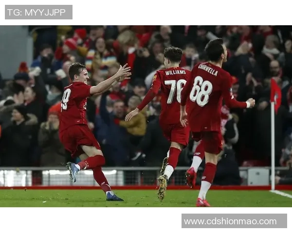 足总杯激战：巴黎圣日耳曼与利物浦战成平局红牌事件引发全场热议