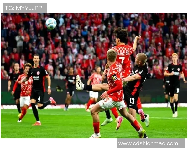 德甲焦点战：那不勒斯逆转AC米兰红牌事件引发全场热议