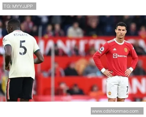 那不勒斯狂胜波尔图五球争议判罚引发全场热议 那不勒斯狂胜波尔图五球争议判罚引发全场热议