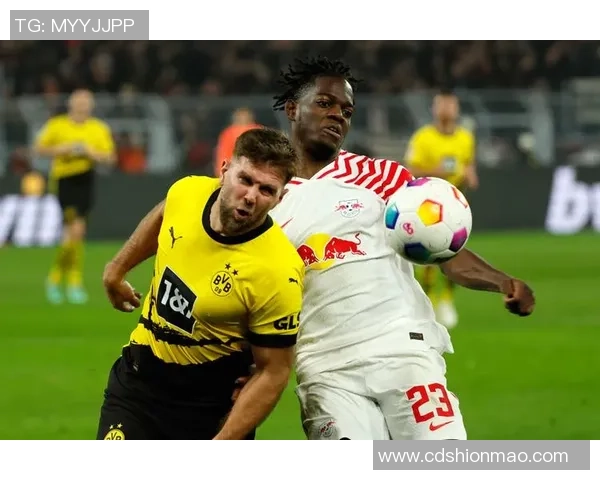 德甲焦点战莱比锡与多特蒙德握手言和红牌事件引发全场热议