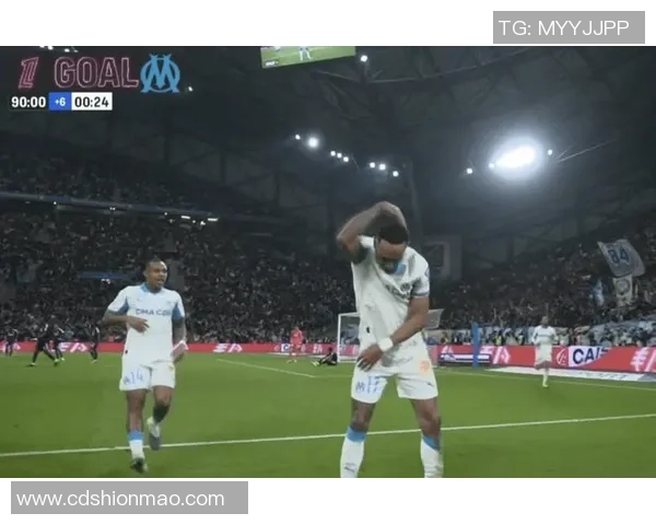 里昂主场大胜那不勒斯四球狂潮绝杀瞬间点燃全场激情 里昂主场大胜那不勒斯四球狂潮绝杀瞬间点燃全场激情